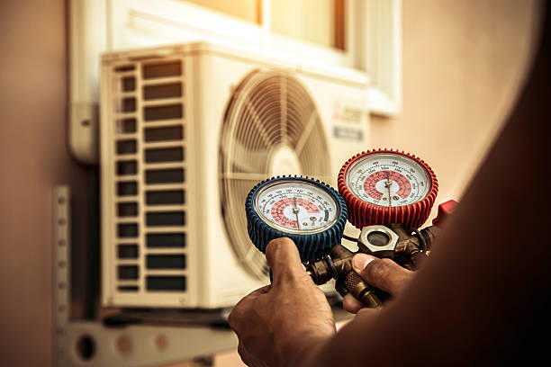 Professional Hvac technician working in Santa Rosa Beach, FL